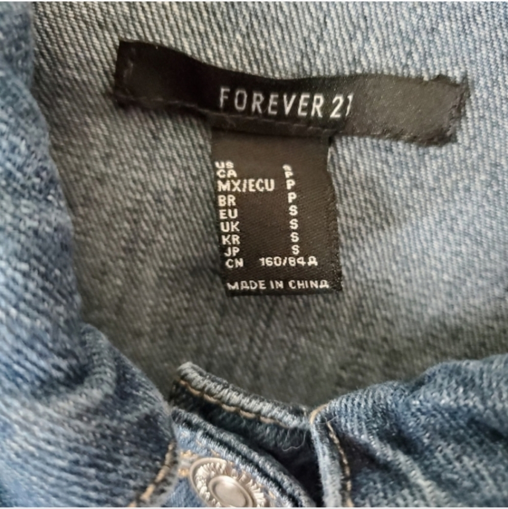 Cropped Jean Jacket - Picture 3 of 4